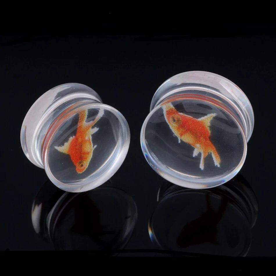 Medidores de oreja de acrílico líquido Golden Fish: Joyería para piercing corporal